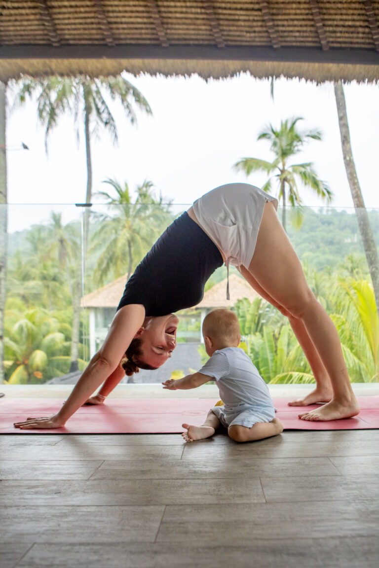 Julia-am-Yoga-machen